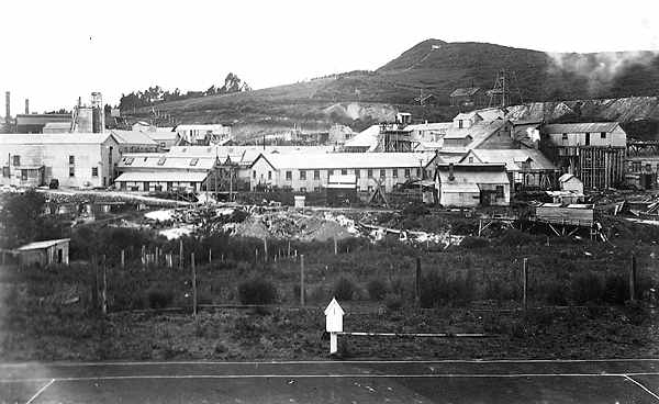 Waihi Battery photographed from the tennis court. Middle left shows the concrete B&M tanks under construction, dating the photograph at c.1909. HP Barry Album 1, WACMA.